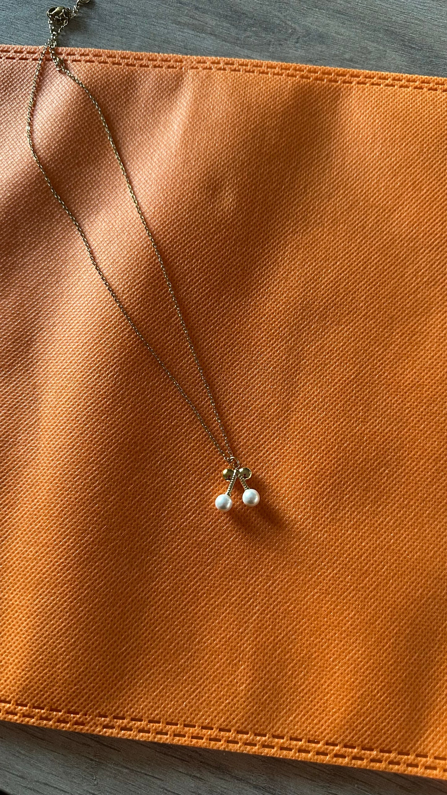 Collar cereza perlada