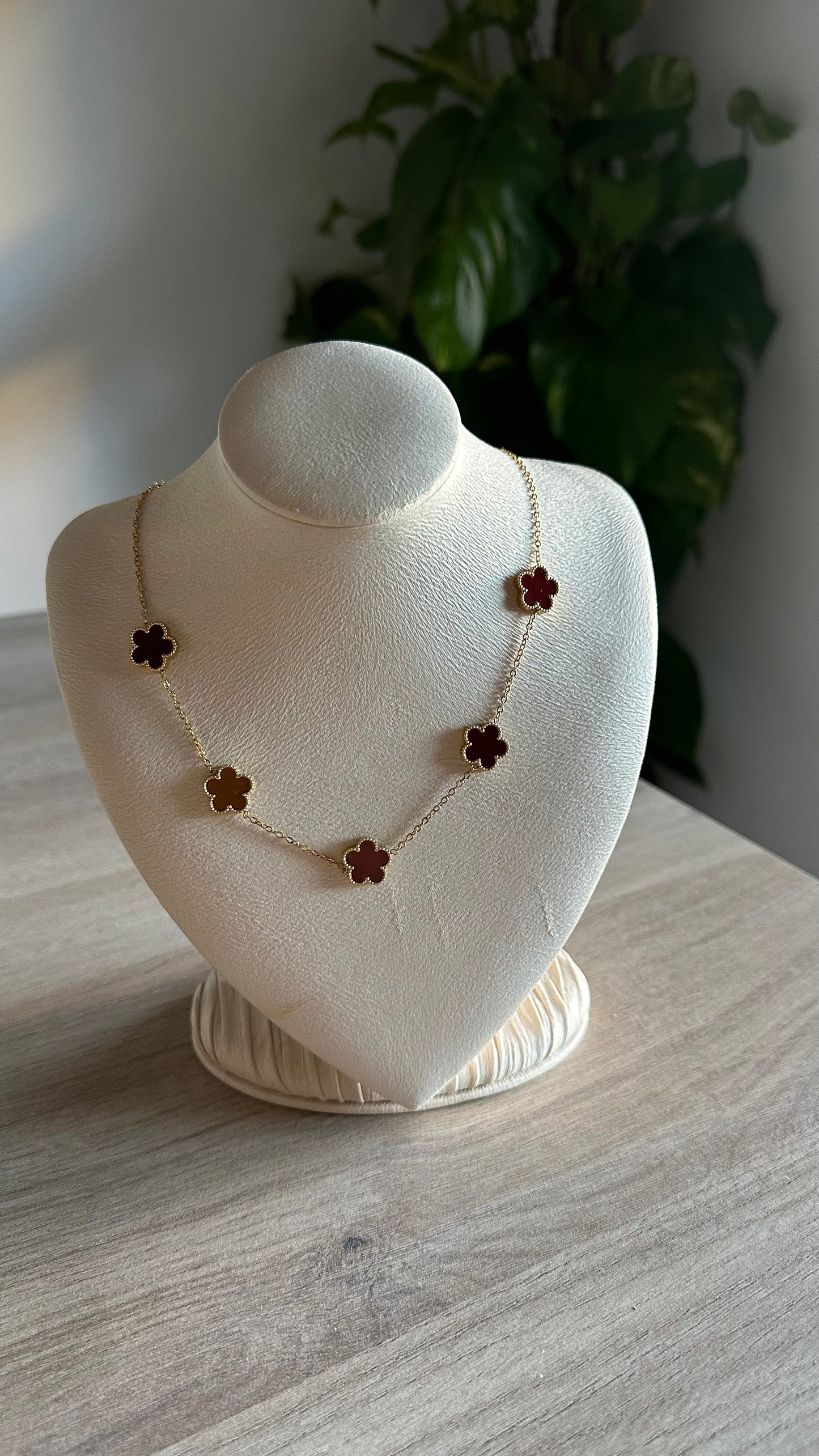 Collar trébol Brown