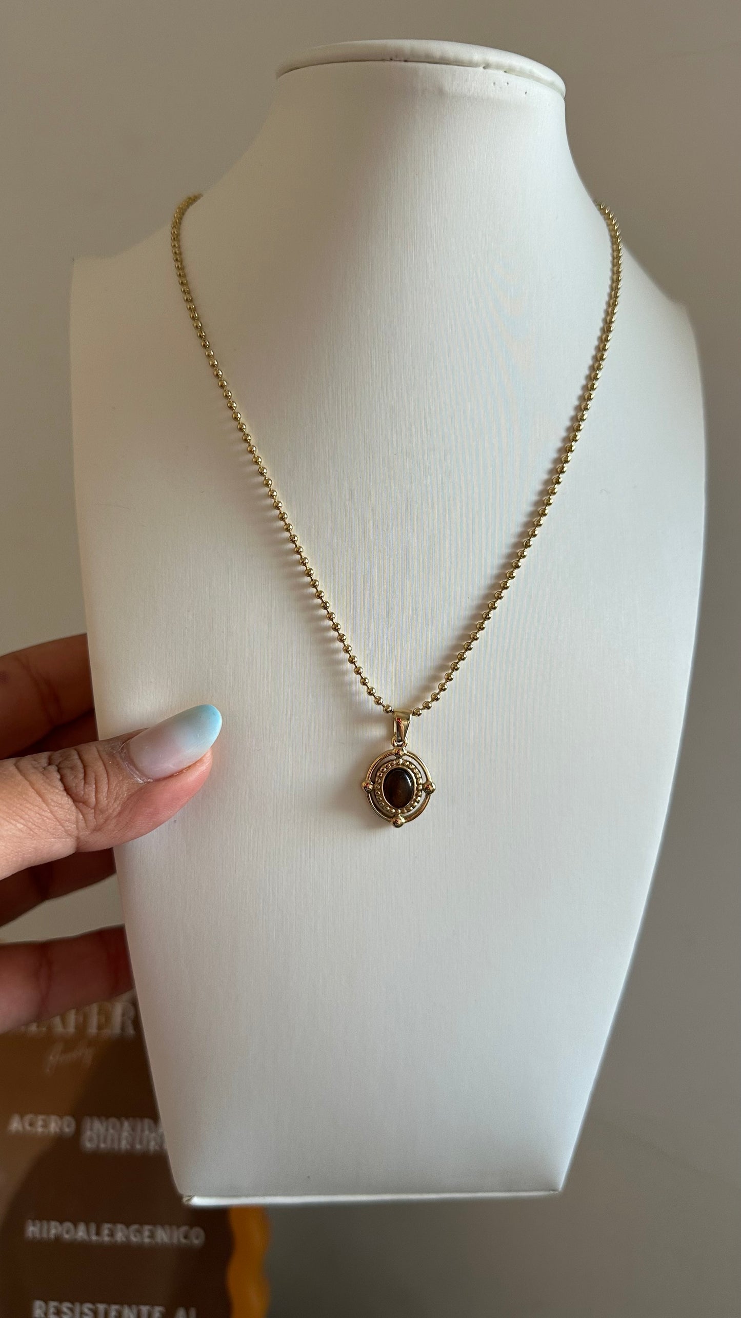 Collar piedra marrón