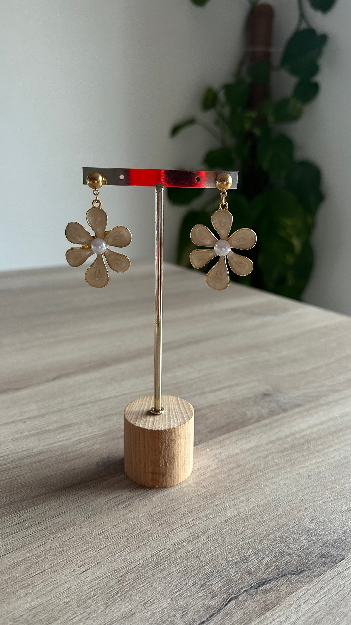 Pendiente Flor mantequilla