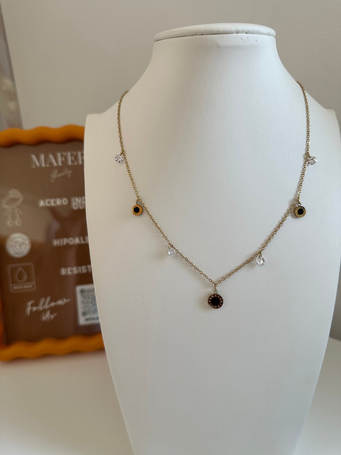 Collar Punto negro
