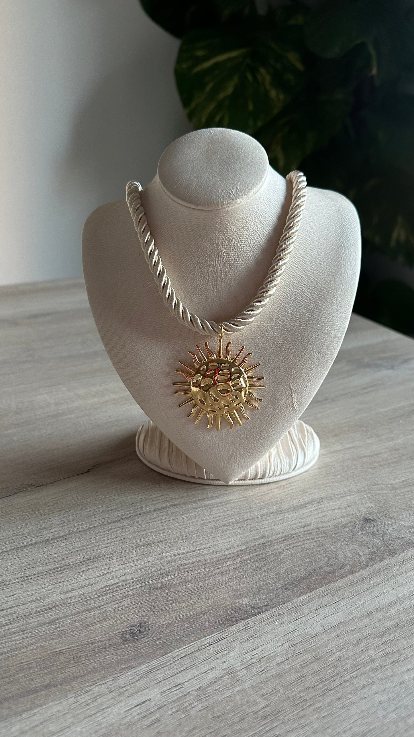 Collar sol beige