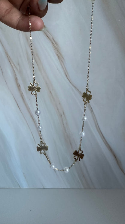 Collar trébol perlado