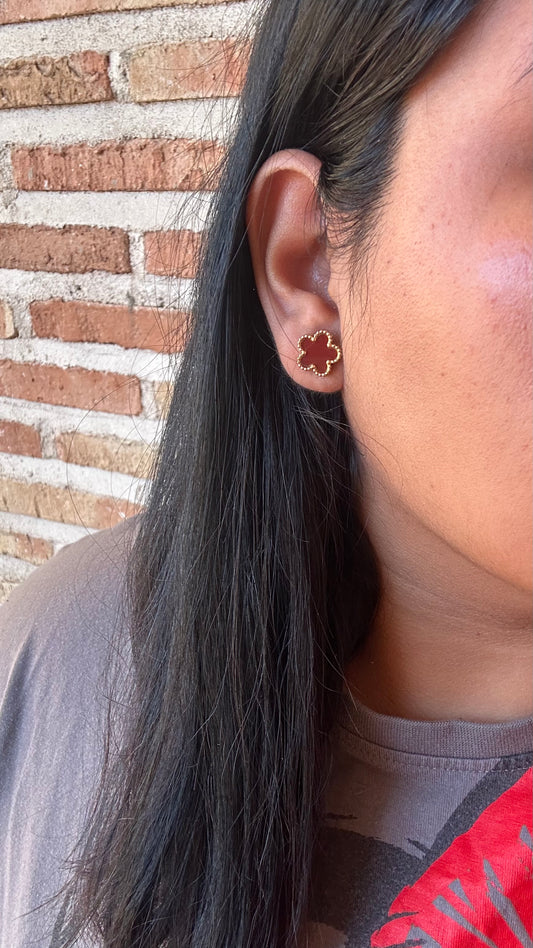 Pendiente trébol Brown