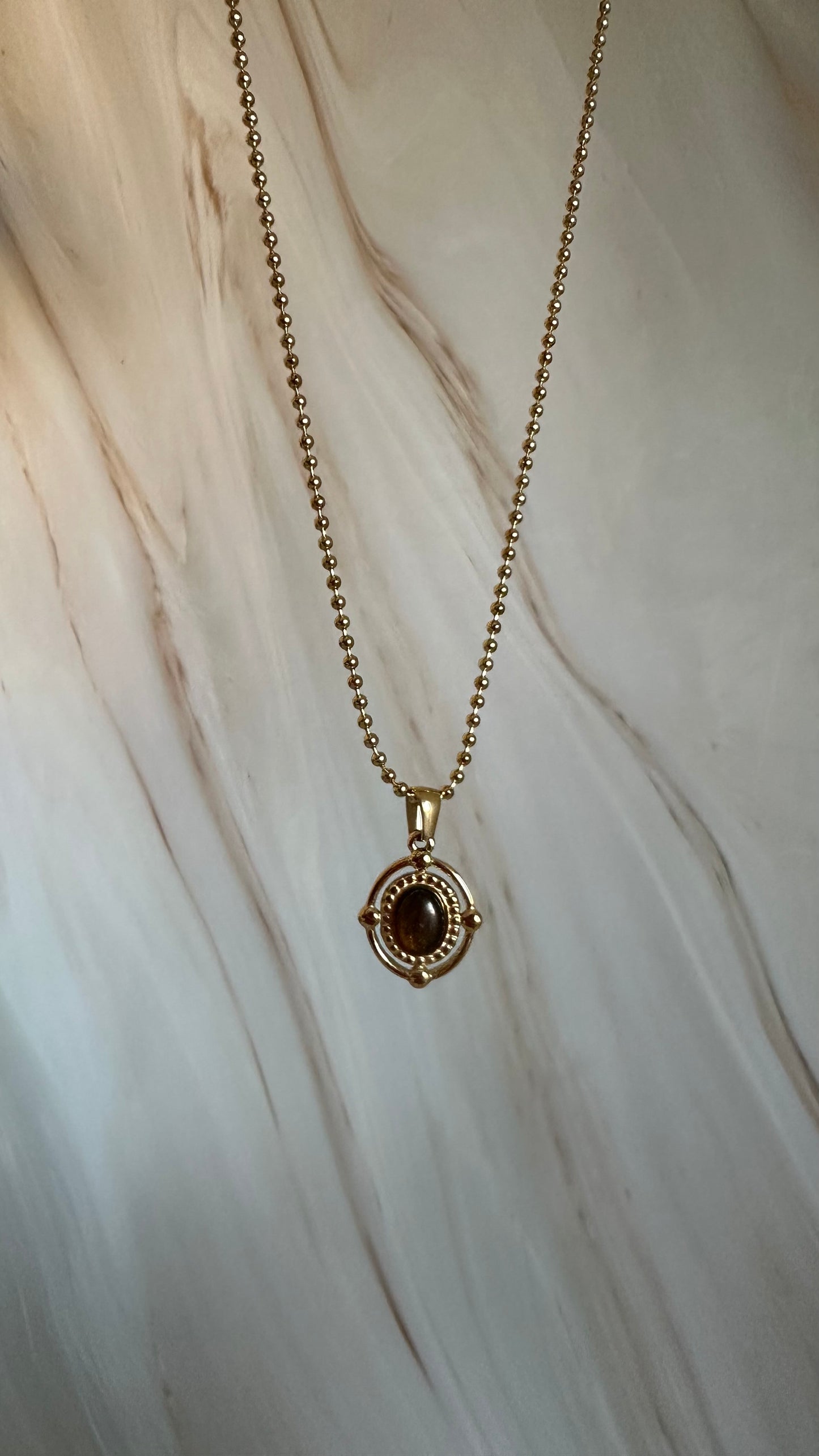 Collar piedra marrón