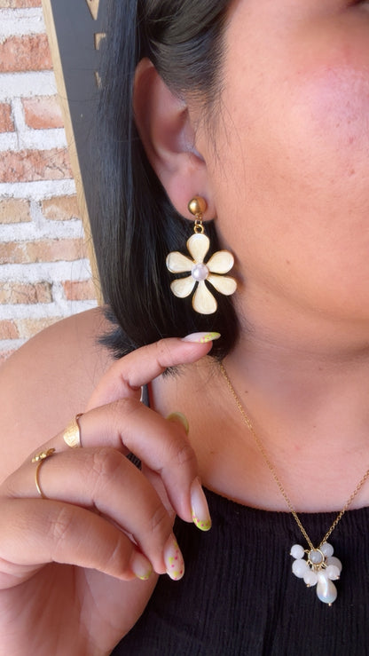 Pendiente Flor mantequilla