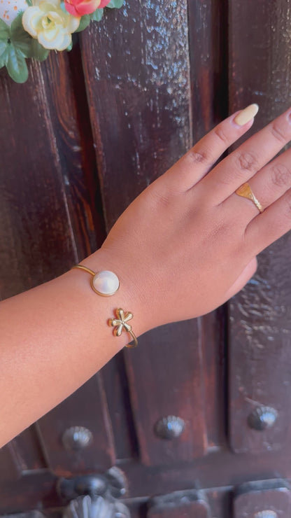 Brazalete Flor perlada