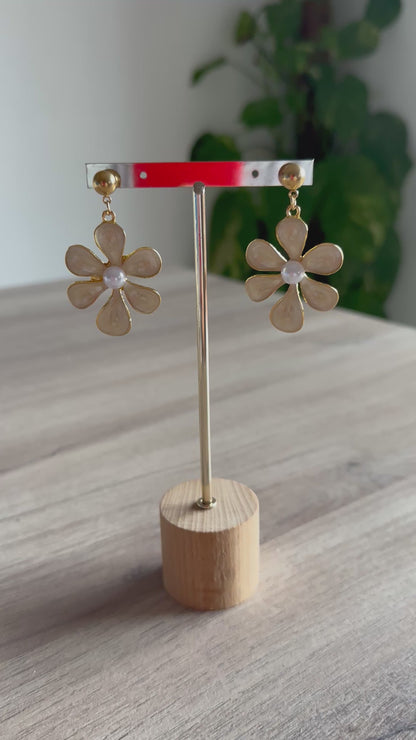 Pendiente Flor mantequilla
